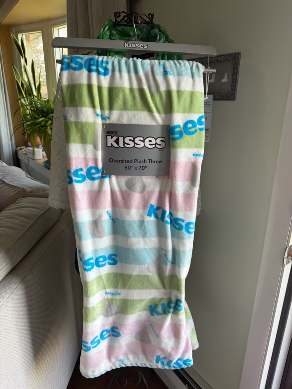 Kiss Oversized Plush Throw in Pastel Blue, Pink, Green and White